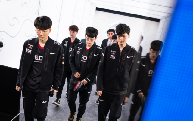 迅速吸引了 迅速吸引了