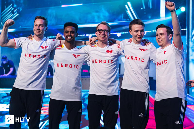 现出了巨大 现出了巨大