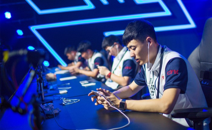 更加凝固 更加凝固